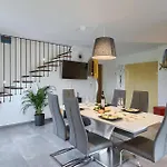Holiday home Lora *