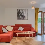 Holiday home Lora *