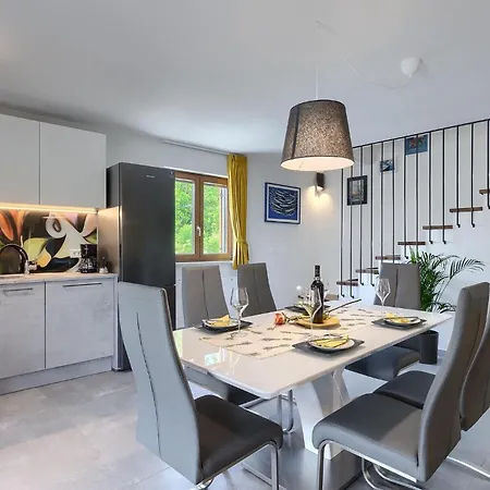 Holiday home Lora Potpican