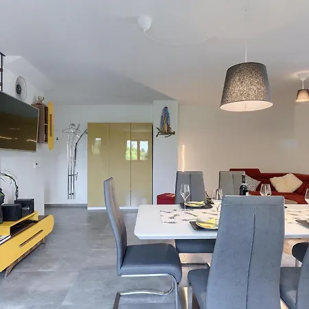 Holiday home Lora Potpican