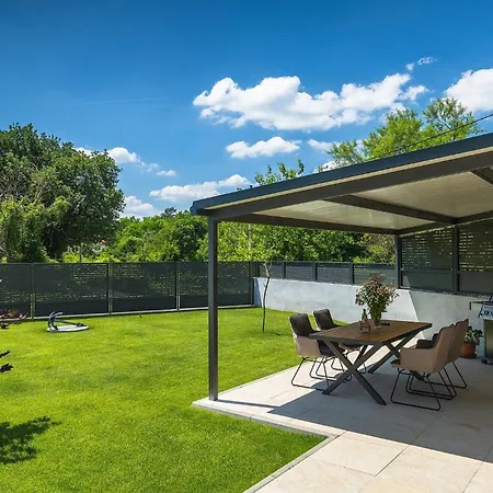 Lora Holiday home Potpican