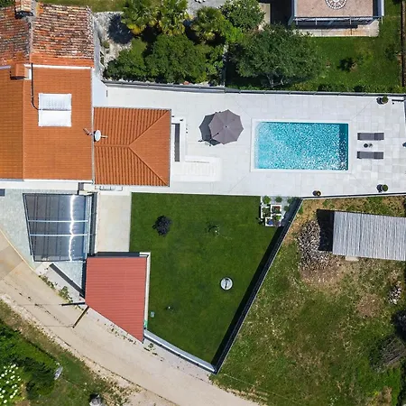 Lora Casa de Férias Potpićan